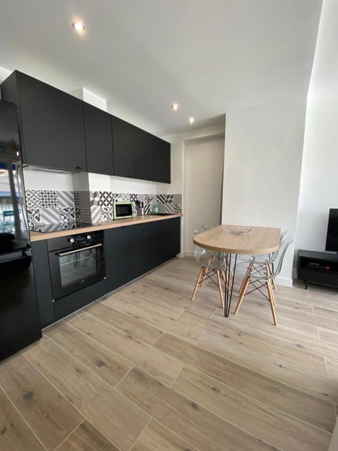 Ajaccio Magnifique T2 37M2 Centre Ville Vue Mer Au Bord De La Plage Neuf 4 Couchages Balcon Parking Prive Ferme Clim Wifi エクステリア 写真