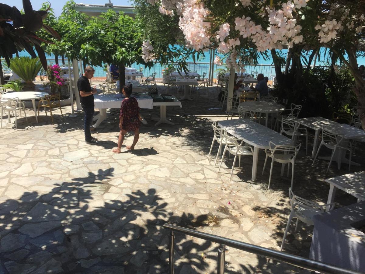 Ajaccio Magnifique T2 37M2 Centre Ville Vue Mer Au Bord De La Plage Neuf 4 Couchages Balcon Parking Prive Ferme Clim Wifi エクステリア 写真